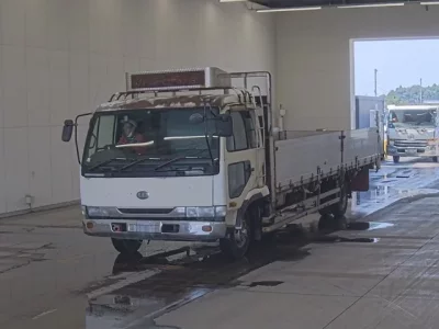 Nissan TRUCK