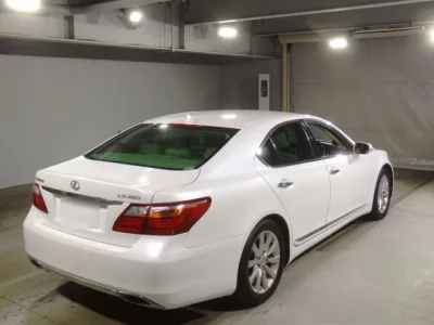 Lexus LS