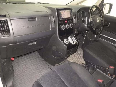 Mitsubishi DELICA D5