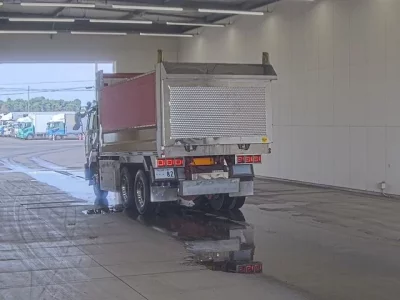 Nissan TRUCK