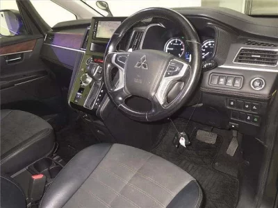Mitsubishi DELICA D5