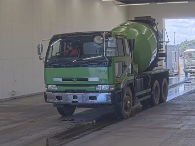 Nissan TRUCK