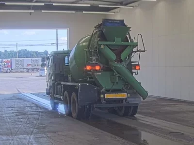 Nissan TRUCK