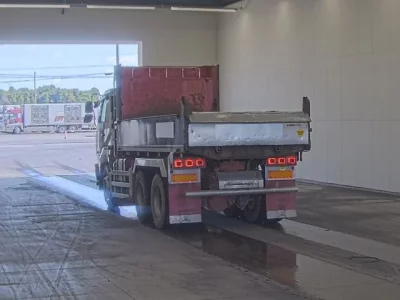 Nissan TRUCK