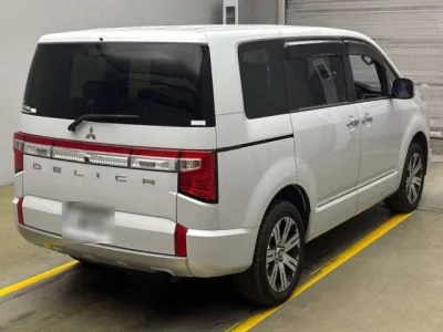 Mitsubishi DELICA D5
