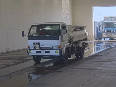 Nissan TRUCK
