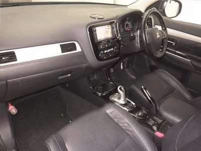 Mitsubishi OUTLANDER PHEV