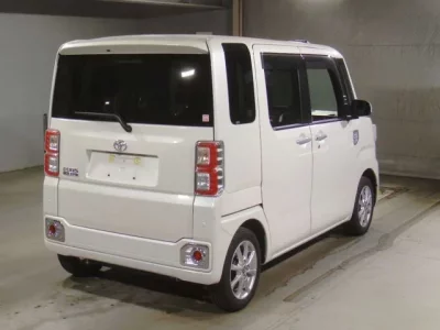 Toyota PIXIS MEGA