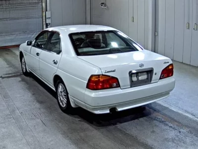 Nissan LAUREL