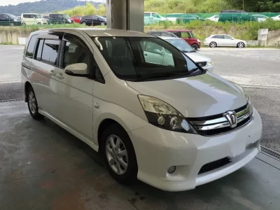 Toyota ISIS