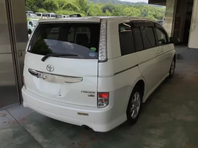 Toyota ISIS