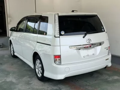 Toyota ISIS