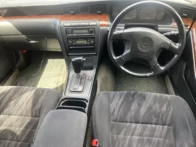 Nissan LAUREL