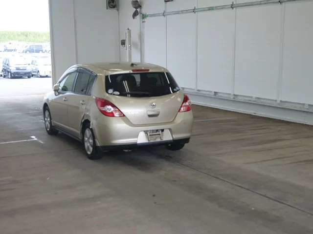 Nissan TIIDA