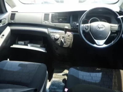 Toyota ISIS