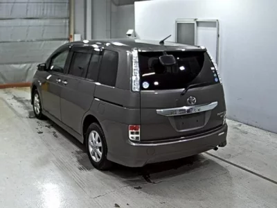 Toyota ISIS