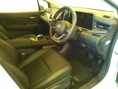 Nissan AURA