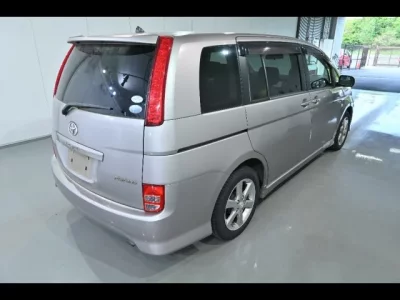 Toyota ISIS