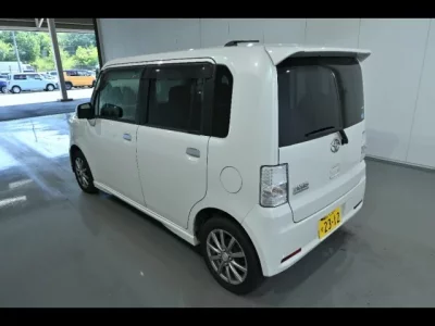Toyota PIXIS SPACE