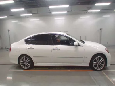 Nissan FUGA