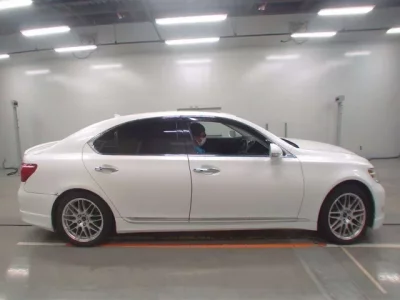 Lexus LS