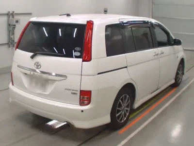 Toyota ISIS