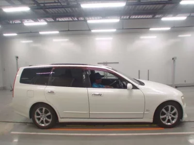 Nissan STAGEA