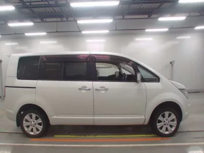 Mitsubishi DELICA D5
