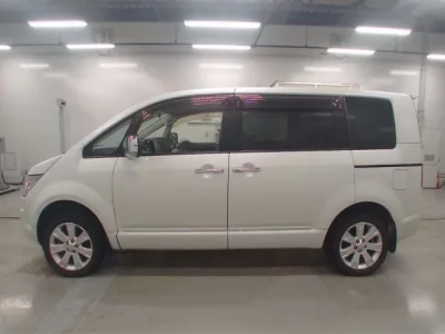 Mitsubishi DELICA D5
