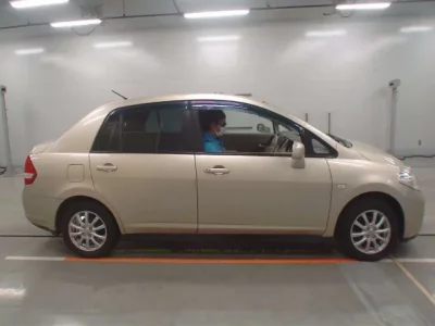 Nissan TIIDA LATIO
