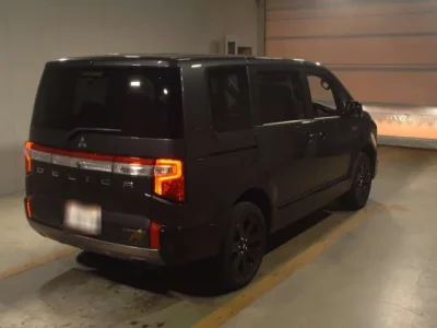 Mitsubishi DELICA D5