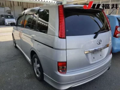 Toyota ISIS
