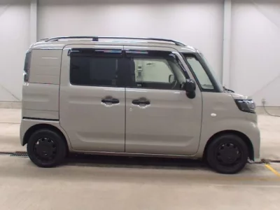 Suzuki SPACIA BASE