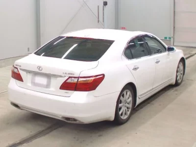 Lexus LS
