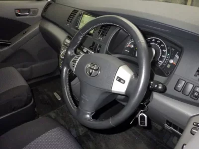 Toyota ISIS