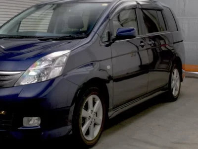 Toyota ISIS