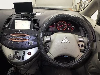 Mitsubishi GRANDIS