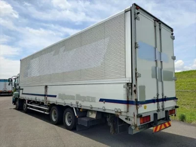 Isuzu TRUCK