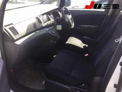 Toyota ISIS