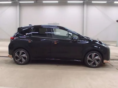 Nissan AURA