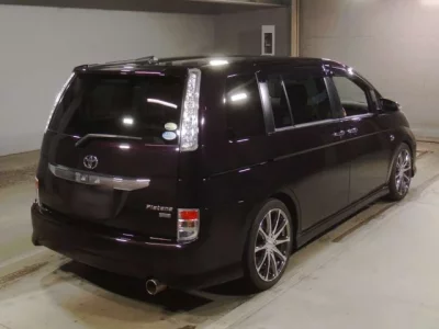 Toyota ISIS