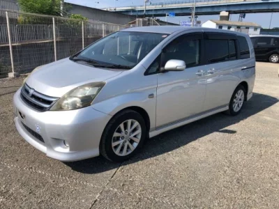 Toyota ISIS