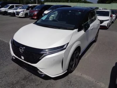 Nissan AURA