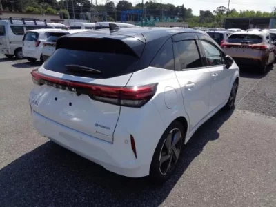 Nissan AURA