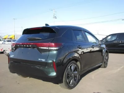 Nissan AURA