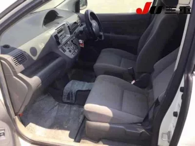 Toyota RAUM