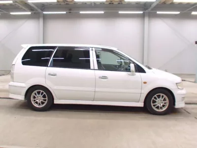 Mitsubishi CHARIOT GRANDIS