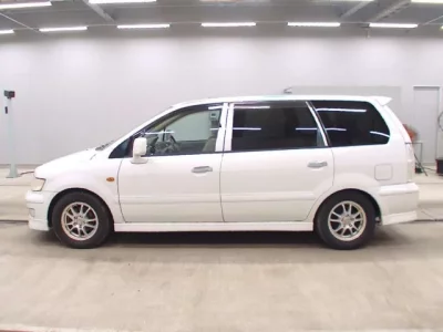 Mitsubishi CHARIOT GRANDIS