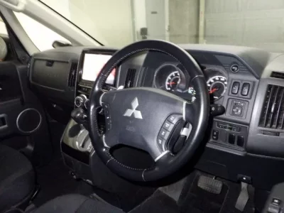 Mitsubishi DELICA D5