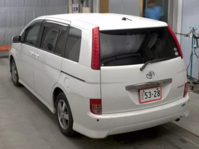 Toyota ISIS